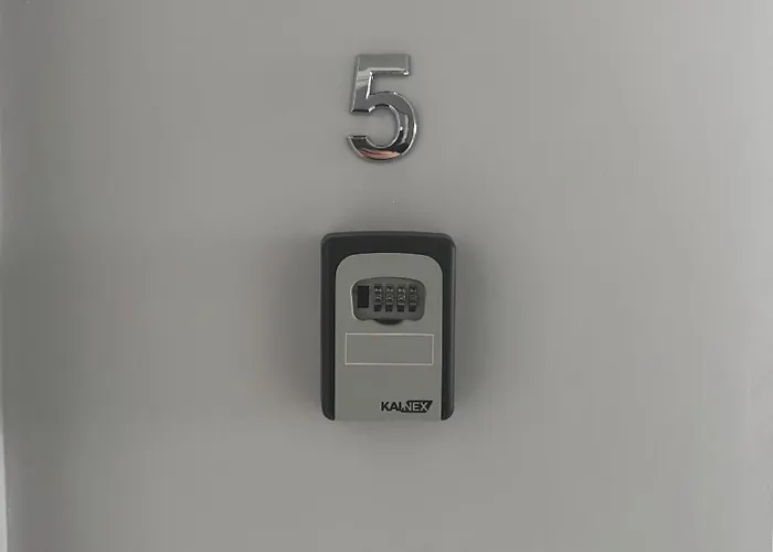 Ravenscourt By Brabazon Konukevi